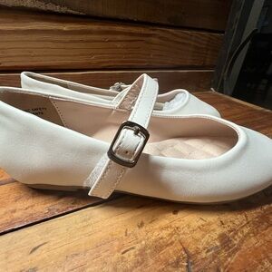Soda White Girls Mary Jane Dress Shoes with Buckle
